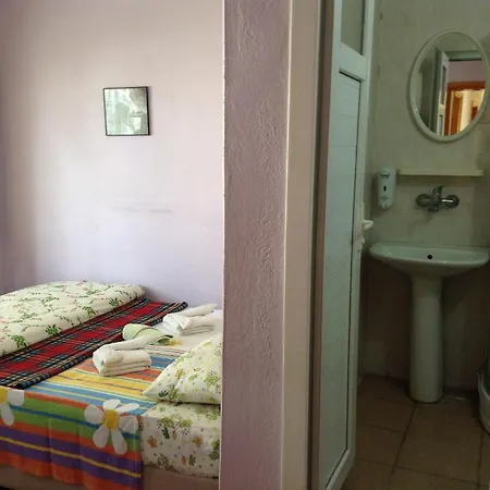 Nur Guest house *